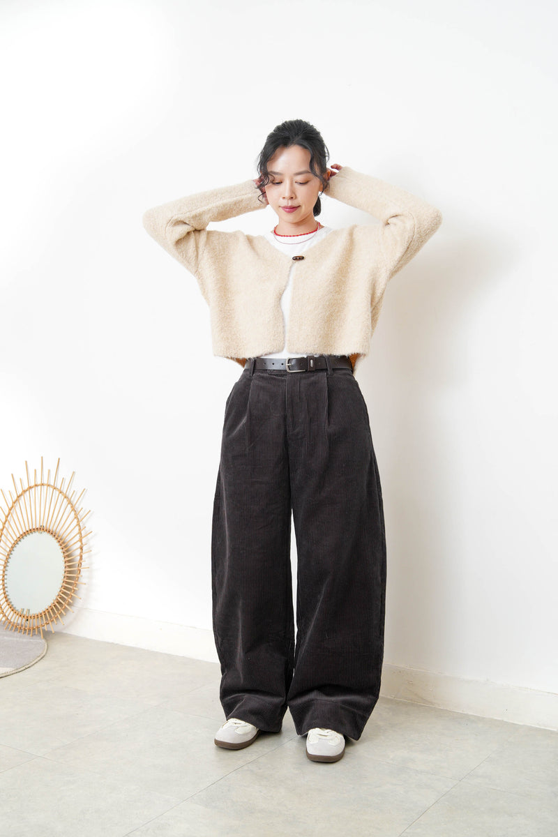 Soft knit cardigan w/ detail button