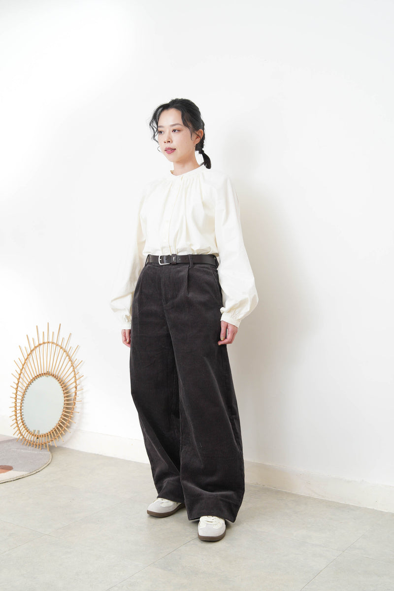 White shirt in detail pleats