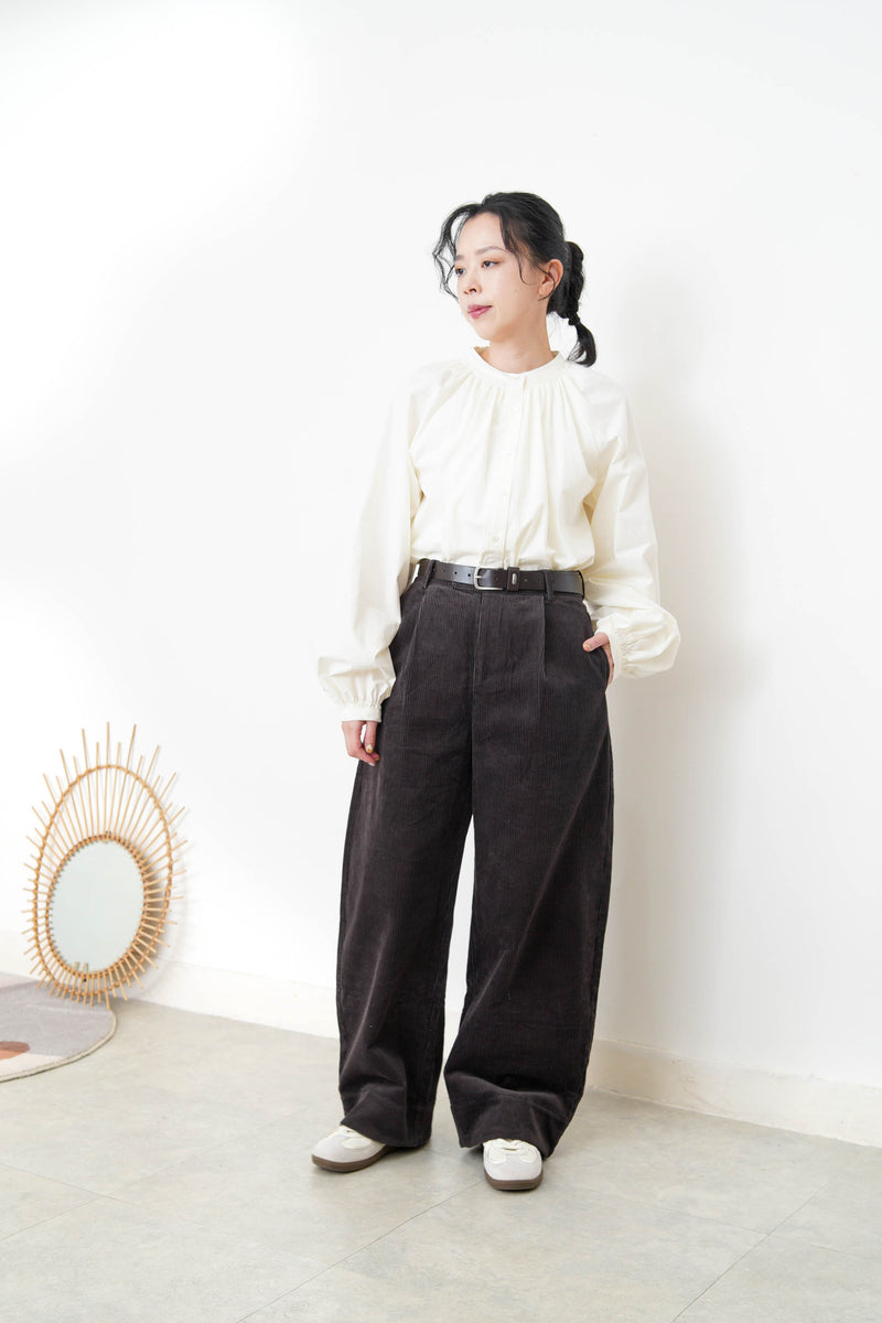 White shirt in detail pleats