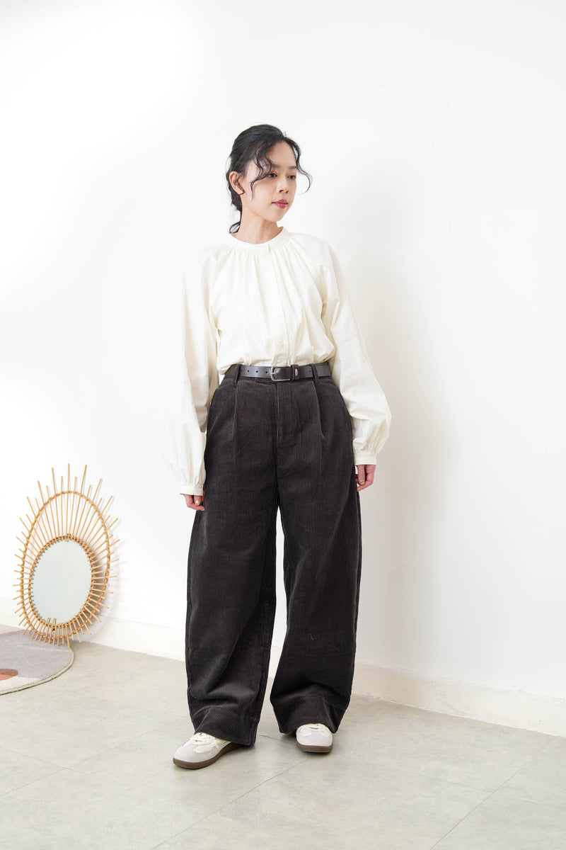 White shirt in detail pleats