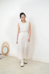 Ivorry h cutting skirt w/ outline stitching