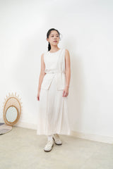 Ivorry h cutting skirt w/ outline stitching