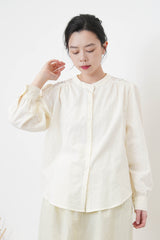 Cream round shirt w/ embroidery flowers