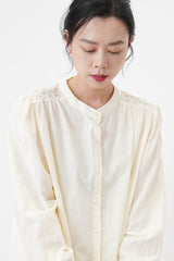 Cream round shirt w/ embroidery flowers