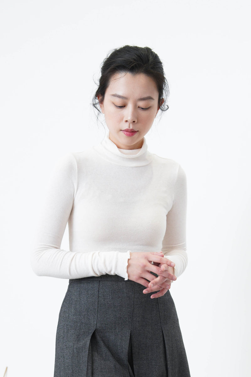 Ivory soft turtle neck inner