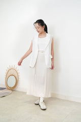 Ivorry h cutting skirt w/ outline stitching