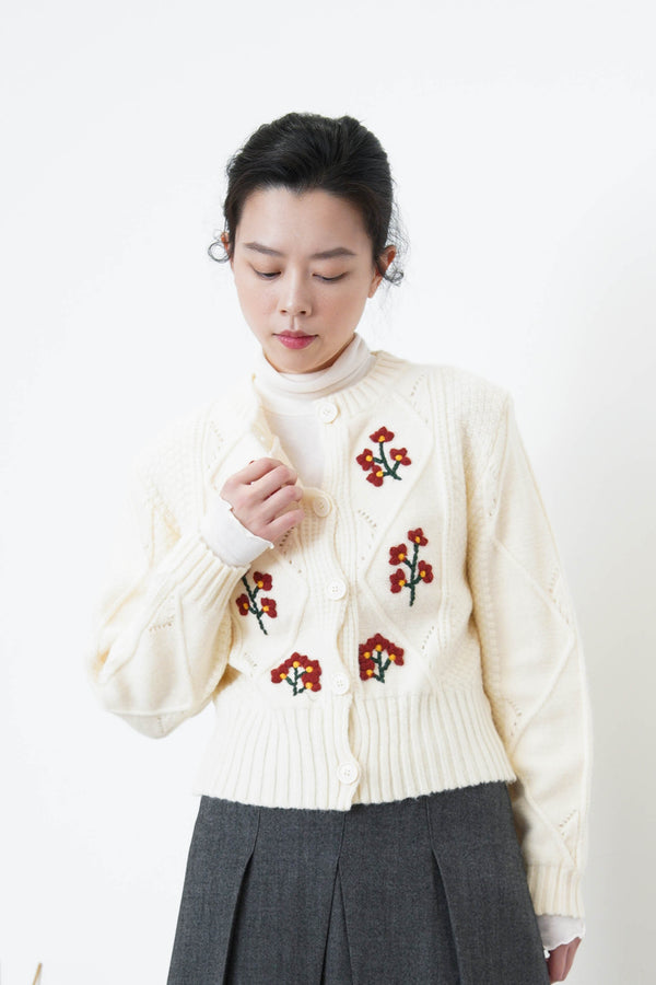 Ivory nit cardigan w/ floral embroidery