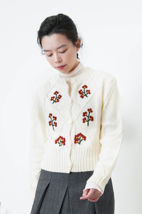 Ivory nit cardigan w/ floral embroidery