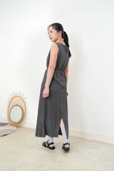 Charcoal h cutting skirt w/ outline stitching