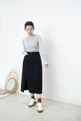 Black H cut skirt in split hem