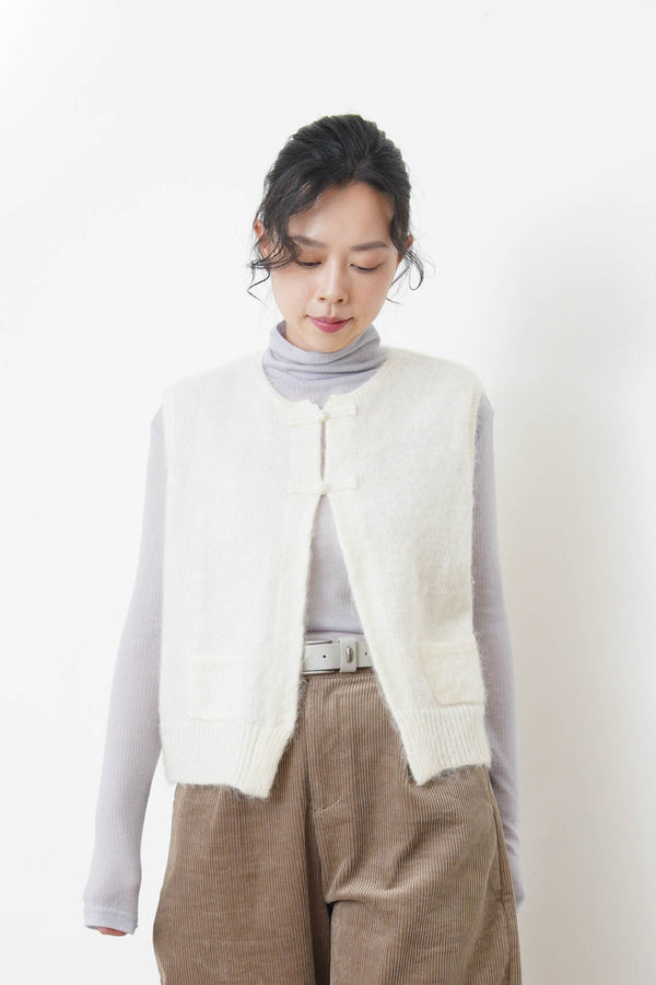 White brush wool vest w/ detail buttons