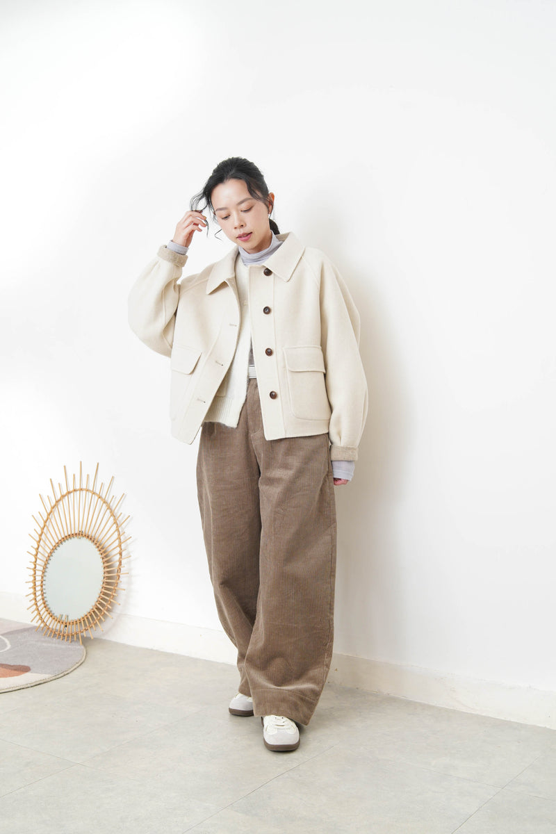 White brush wool vest w/ detail buttons