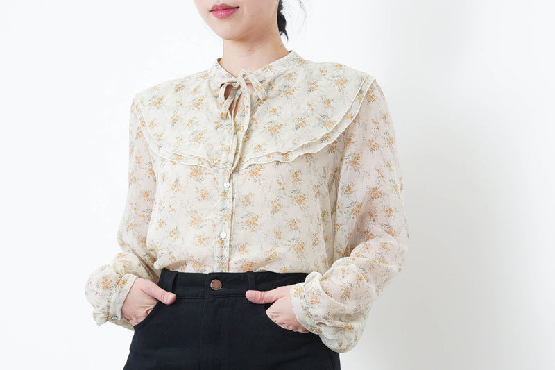 Floral blouse w/ ribbon collar