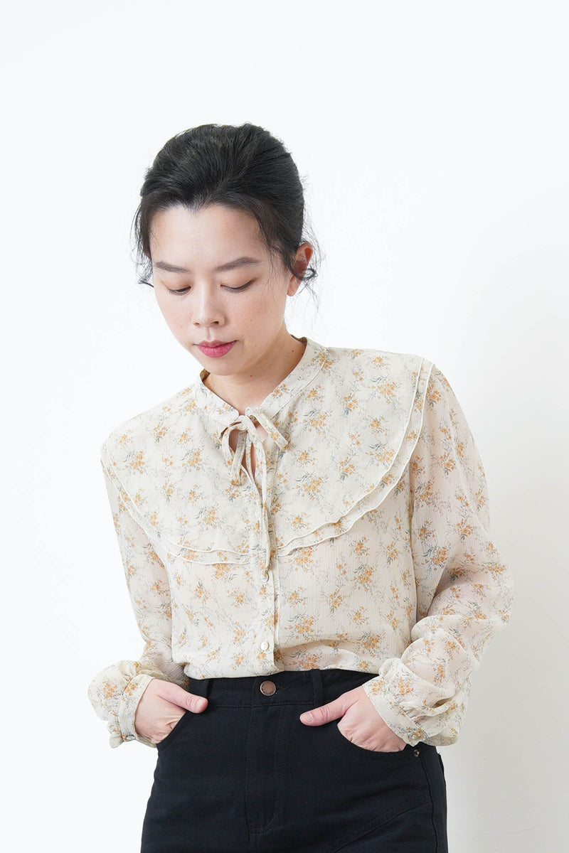 Floral blouse w/ ribbon collar