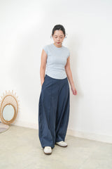 Navy summer trousers in curve cutting