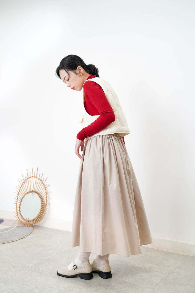 Red turtle neck inner w/ ruffle trimming