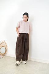 Brown curve shape trousers w/ outline stitches
