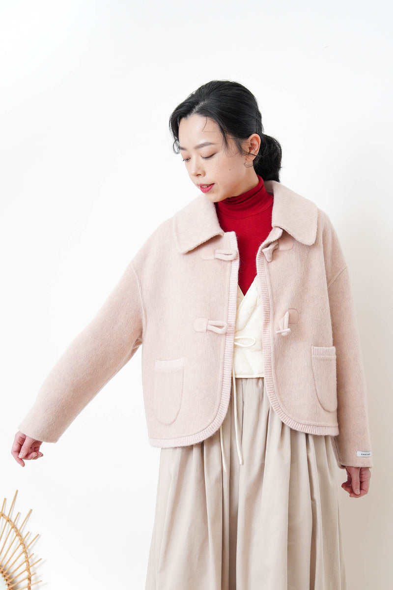 Red turtle neck inner w/ ruffle trimming