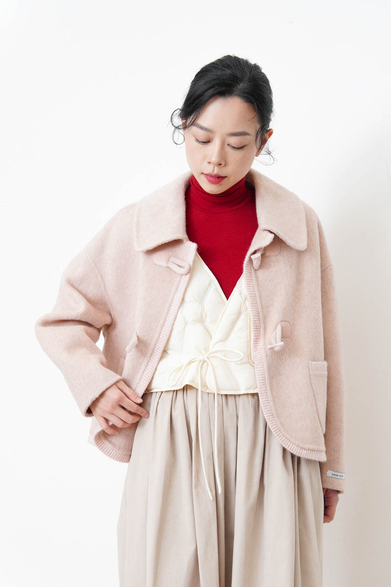 Red turtle neck inner w/ ruffle trimming