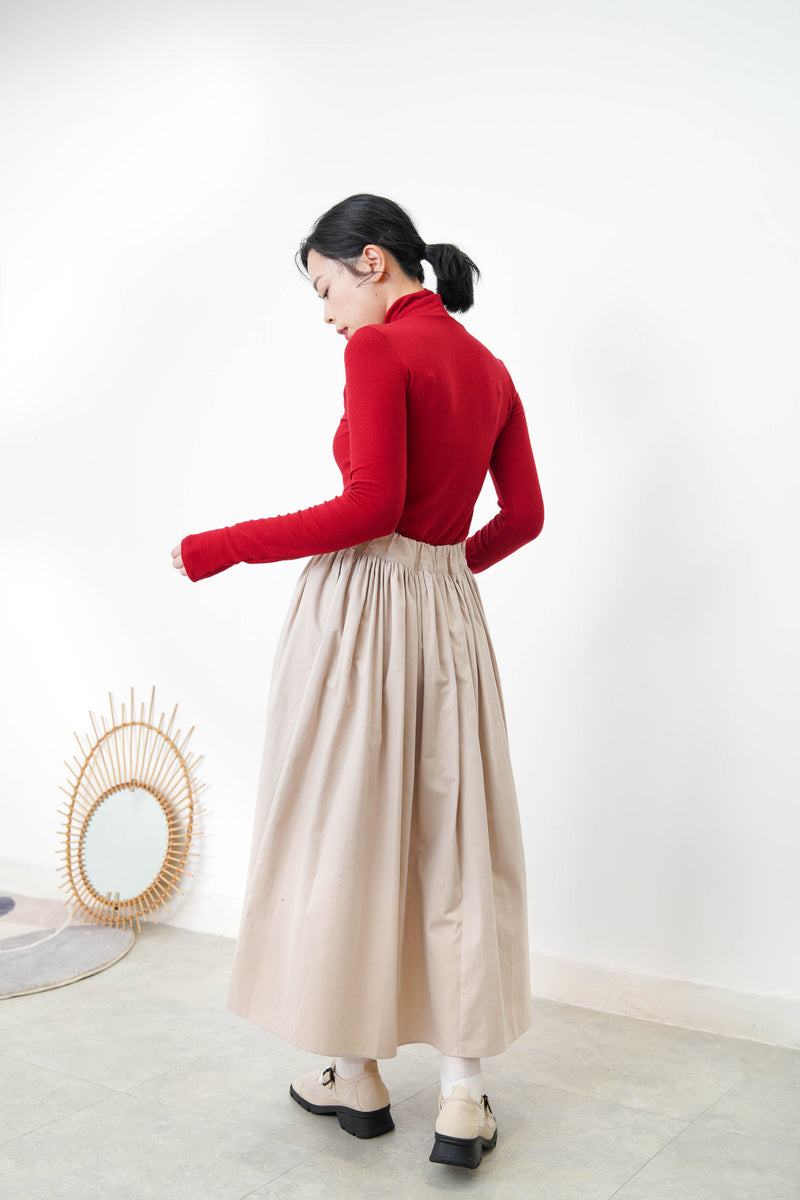 Red turtle neck inner w/ ruffle trimming