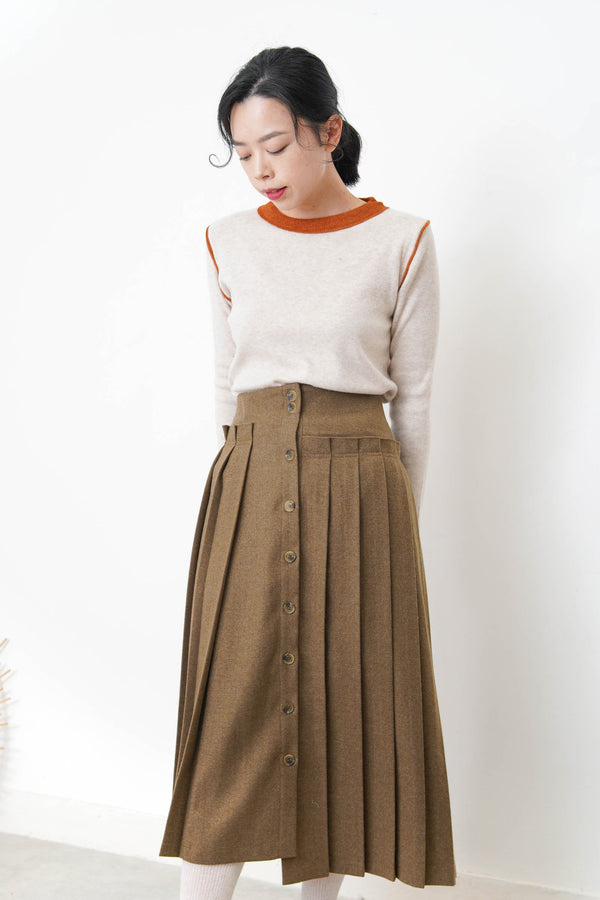Oatmeal knit top w/ contrast collar