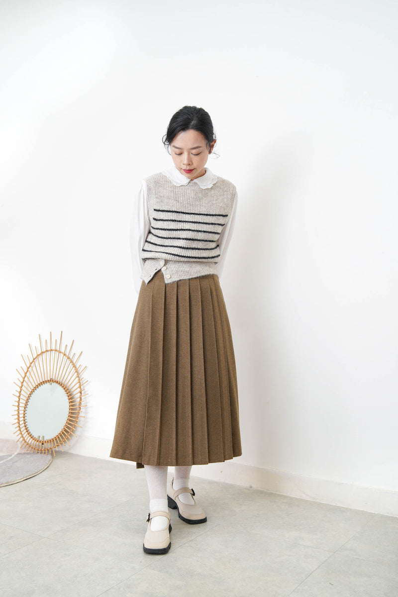 Light beige mary jane shoes in square head