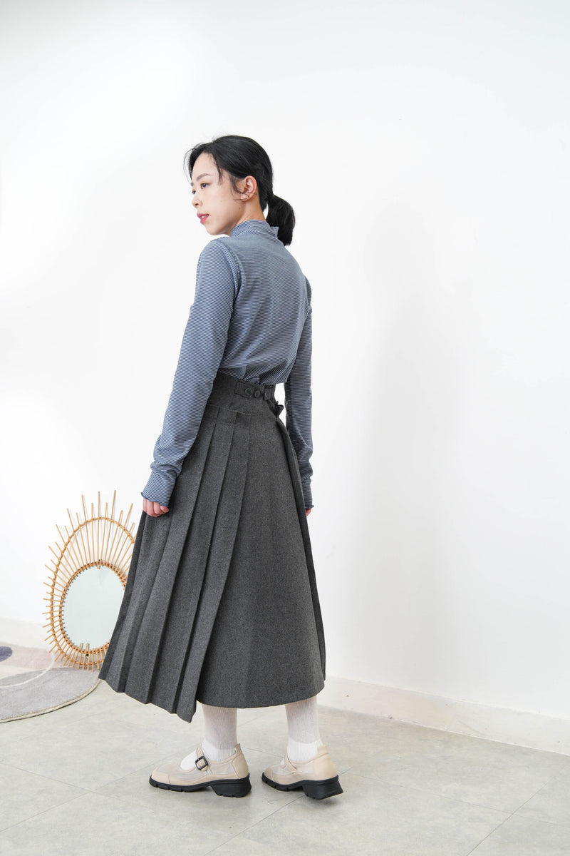 Grey 2 ways wool pleats skirt with buttons