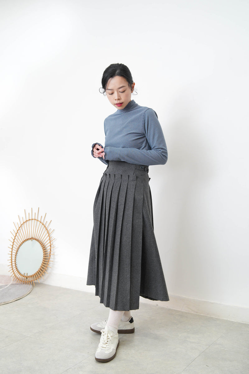 Grey 2 ways wool pleats skirt with buttons