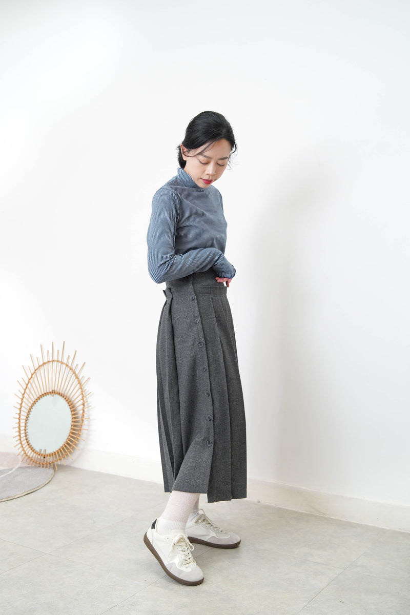 Grey 2 ways wool pleats skirt with buttons