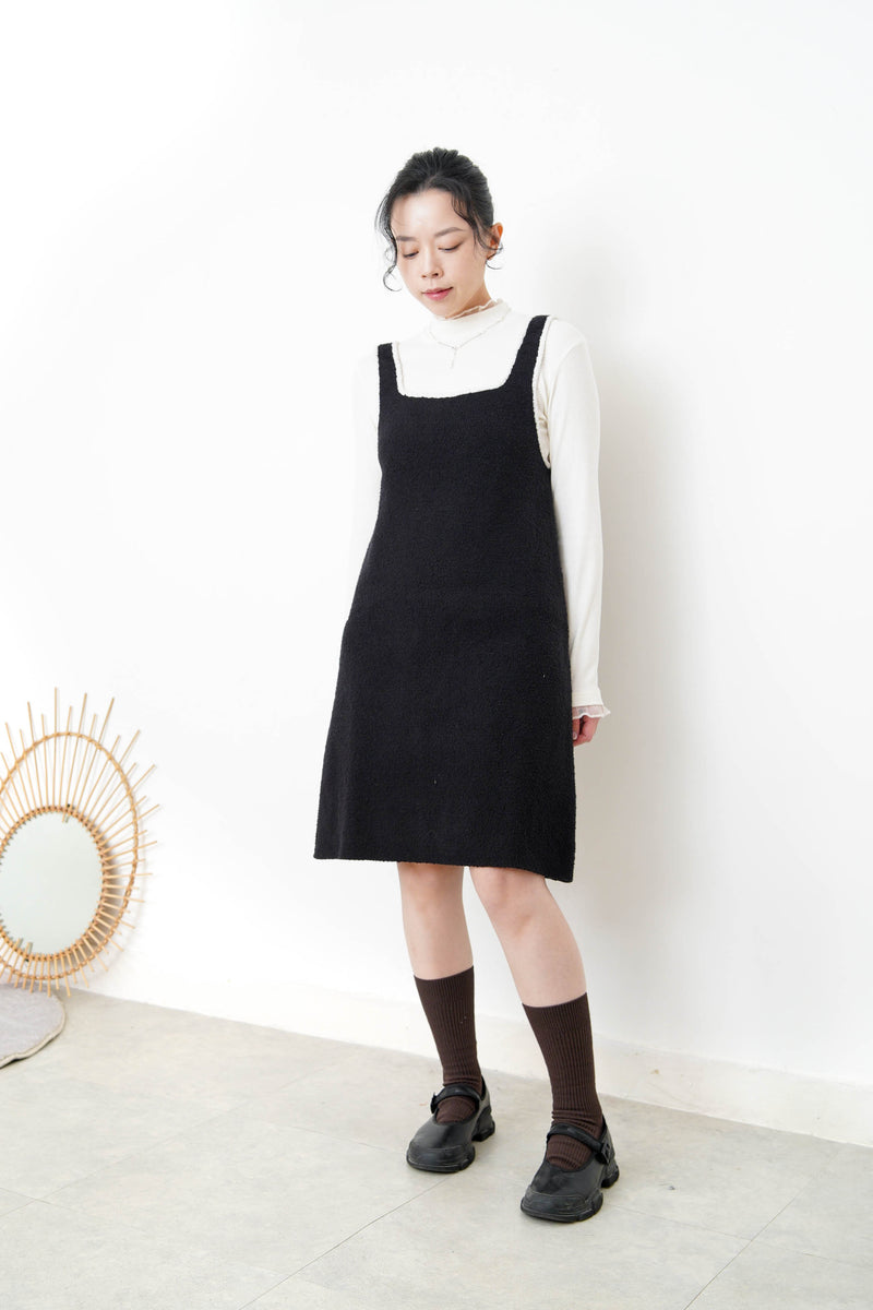 Little black knit dress in square collar