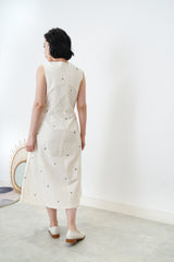 Embroidery floral pattern dress in square neck