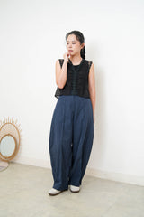 Navy summer trousers in curve cutting