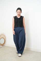 Navy summer trousers in curve cutting