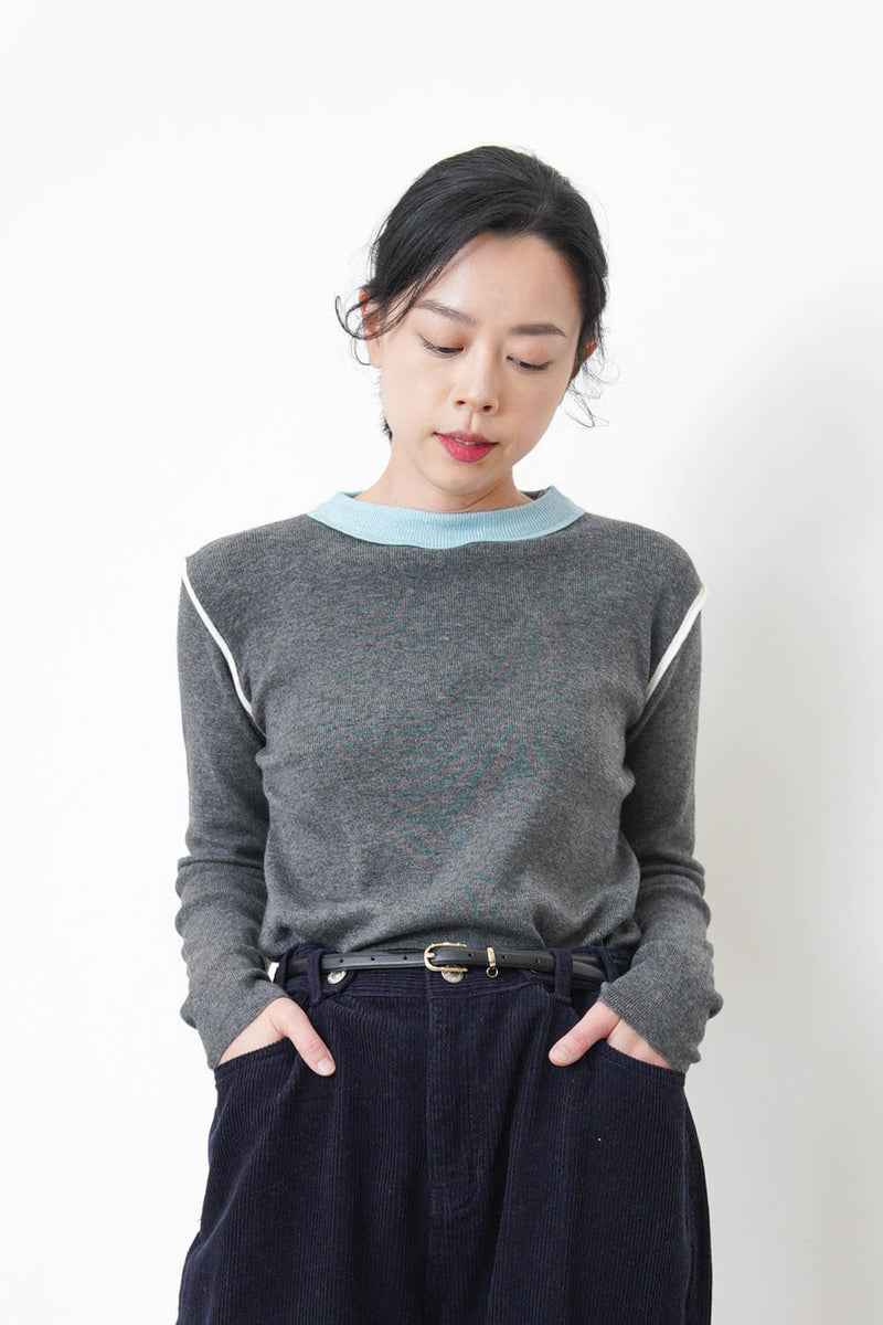 Oatmeal knit top w/ contrast collar
