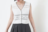 White detail texture knit vest w/ contrast stitches