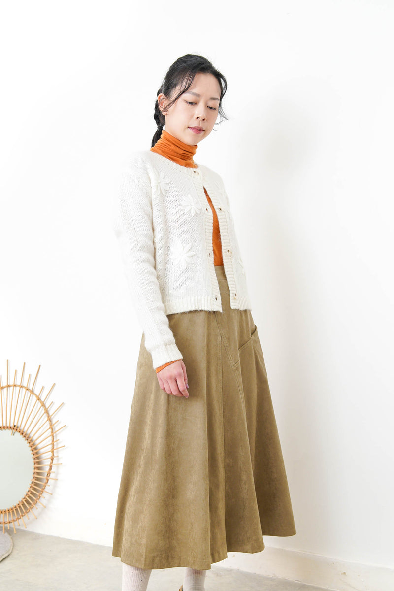 White alpaca wool cardigan in floral embroidery