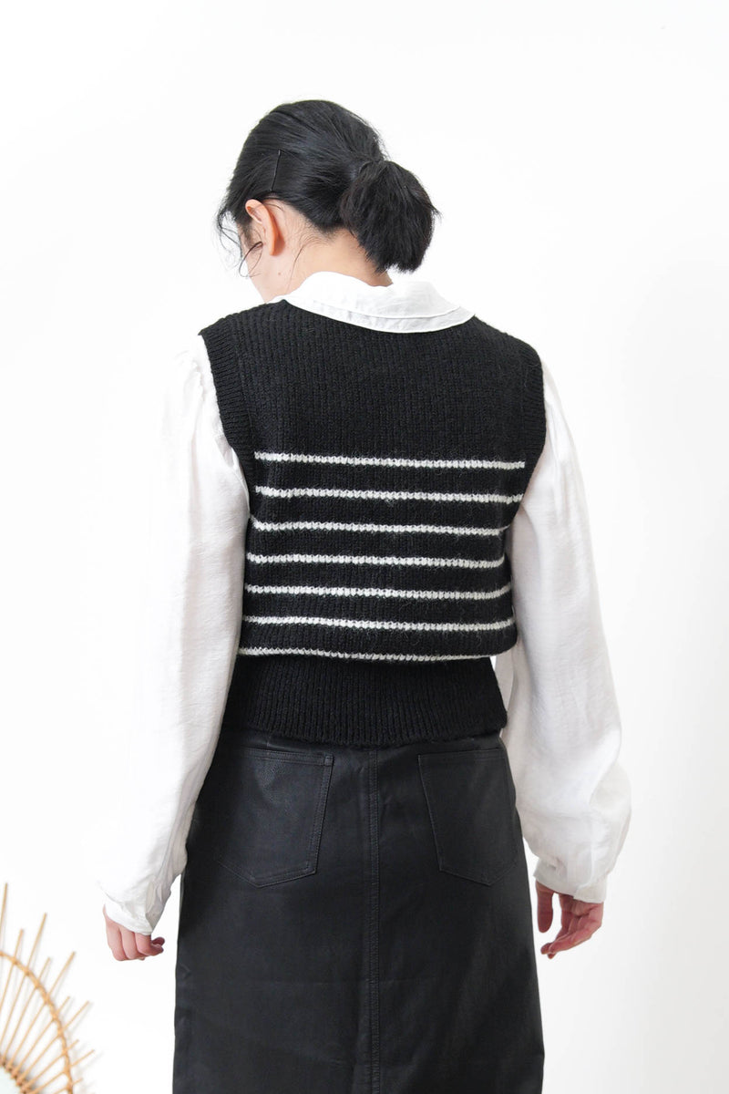 Black stripes vest w/ buttons details hem