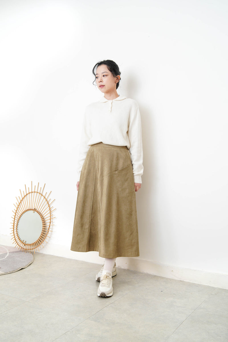 Ivory fine wool sweater in round collar