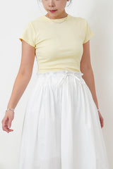White pleats skirt in string tied waist
