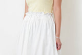 White pleats skirt in string tied waist