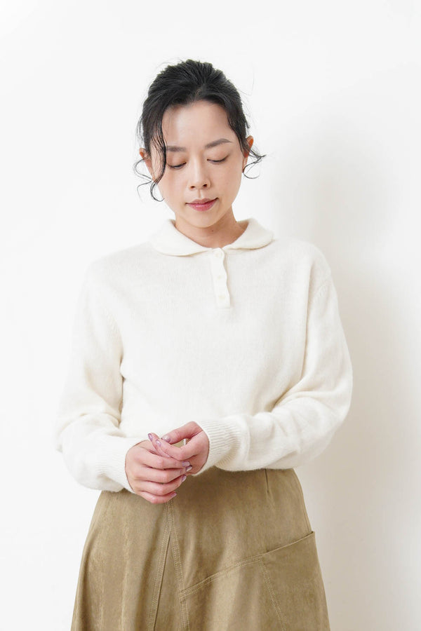 Ivory fine wool sweater in round collar