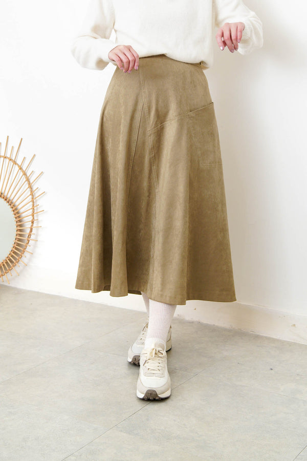 Milk coffee suede skirt in side pocket