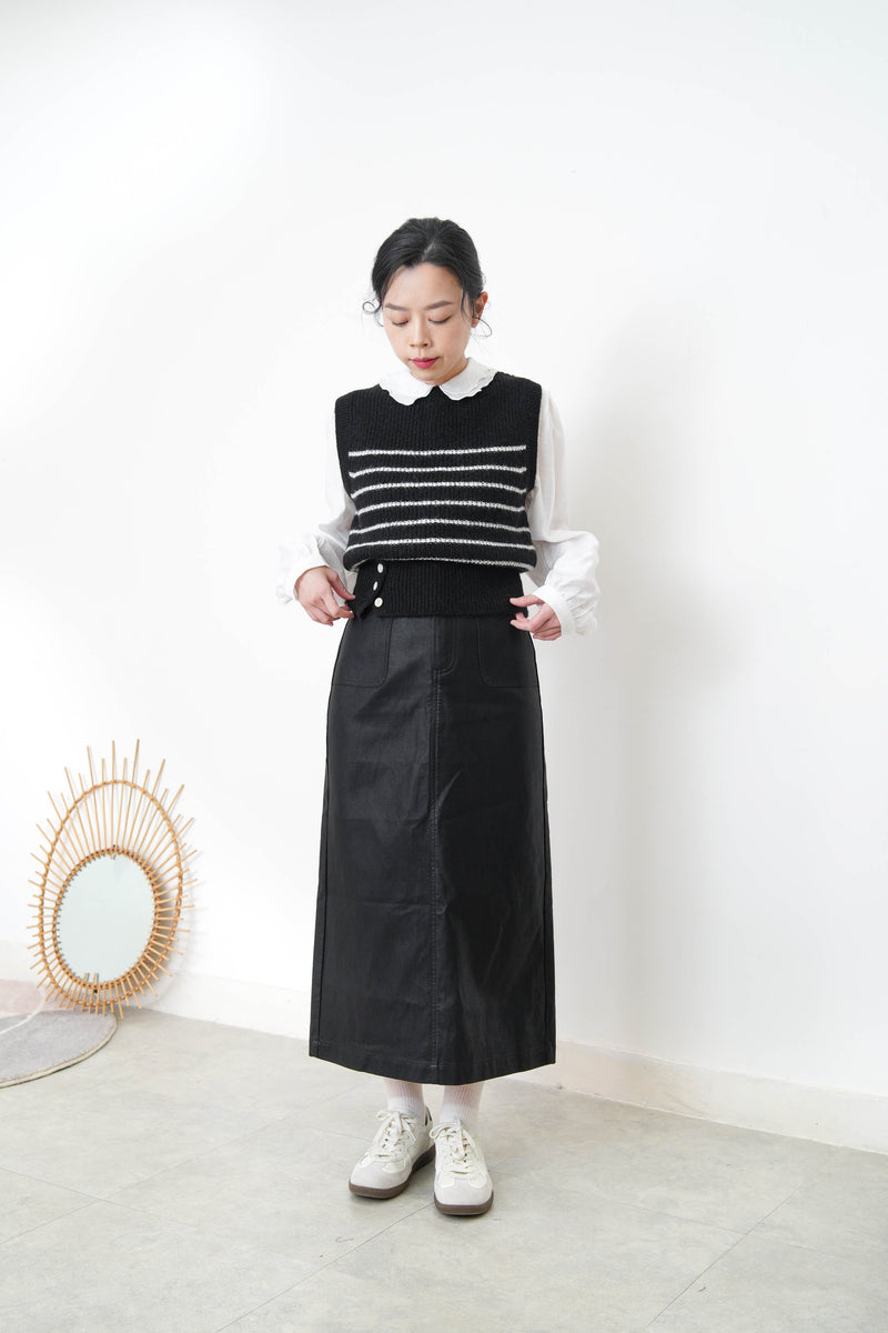 Black stripes vest w/ buttons details hem