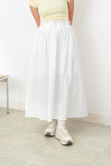 White pleats skirt in string tied waist