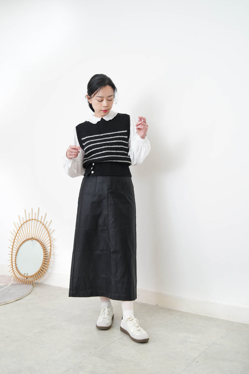 Black stripes vest w/ buttons details hem