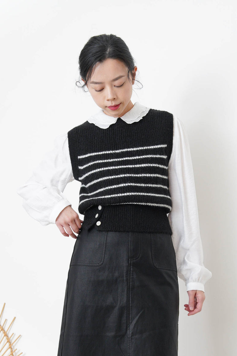 Black stripes vest w/ buttons details hem
