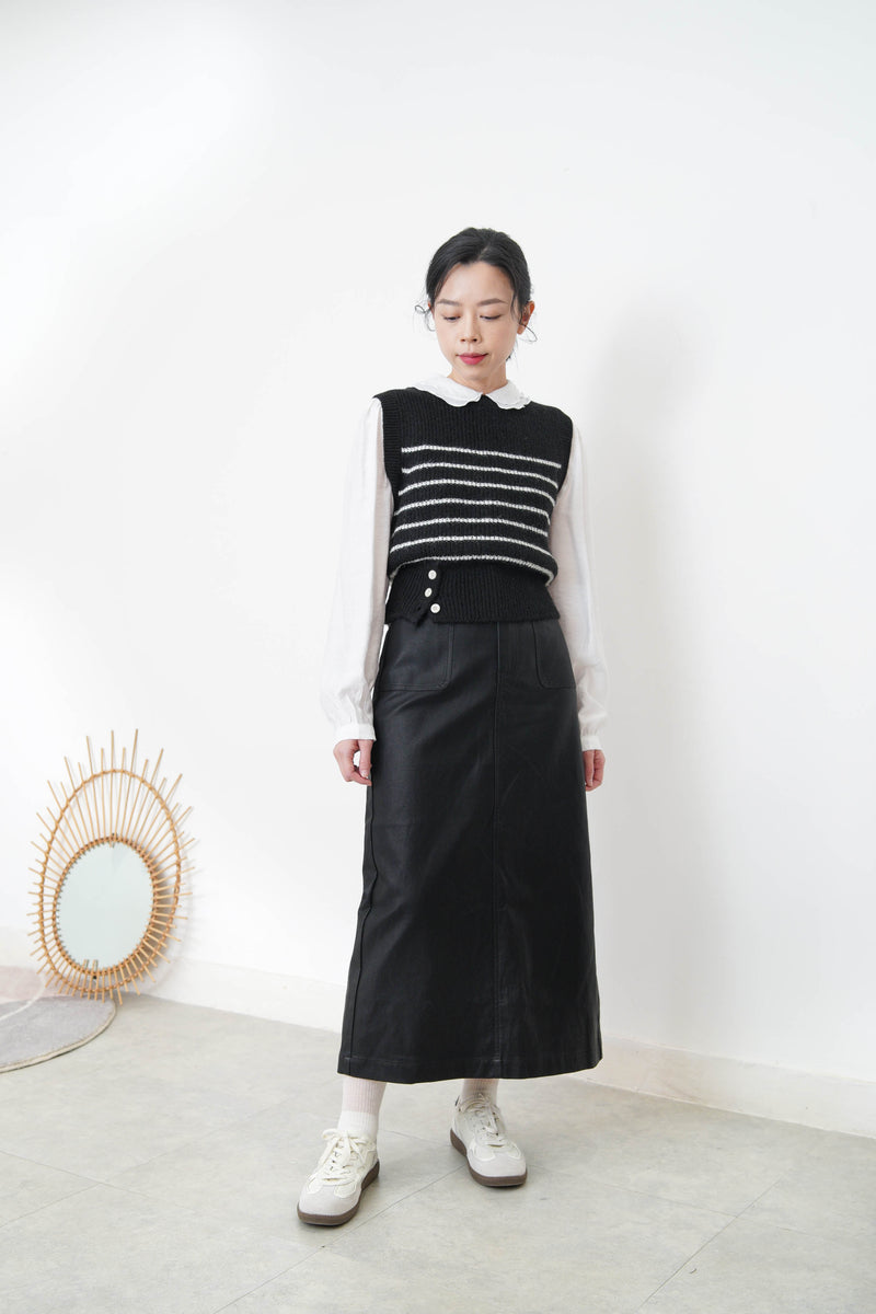 Black stripes vest w/ buttons details hem