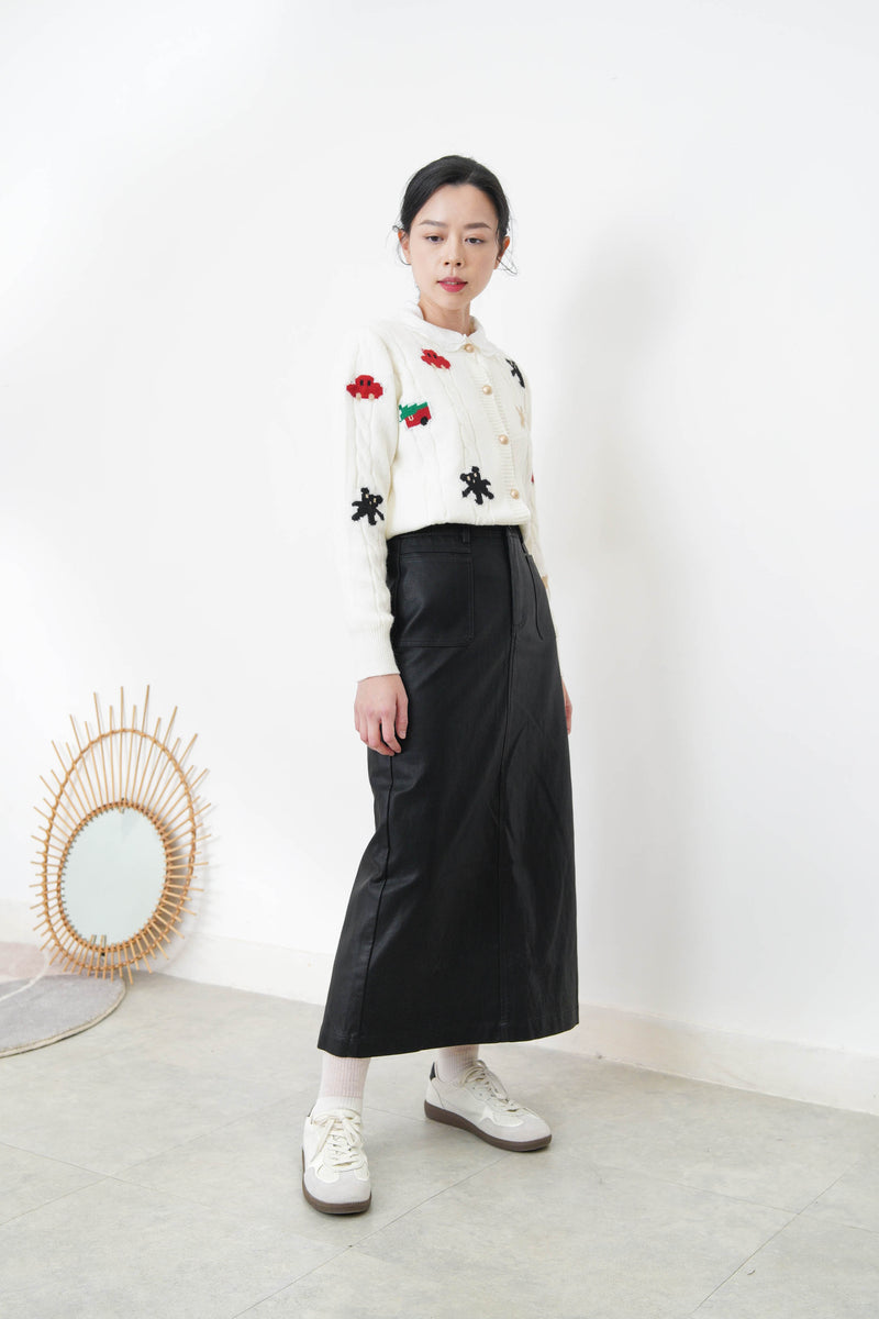 Black faux leather skirt in h cut