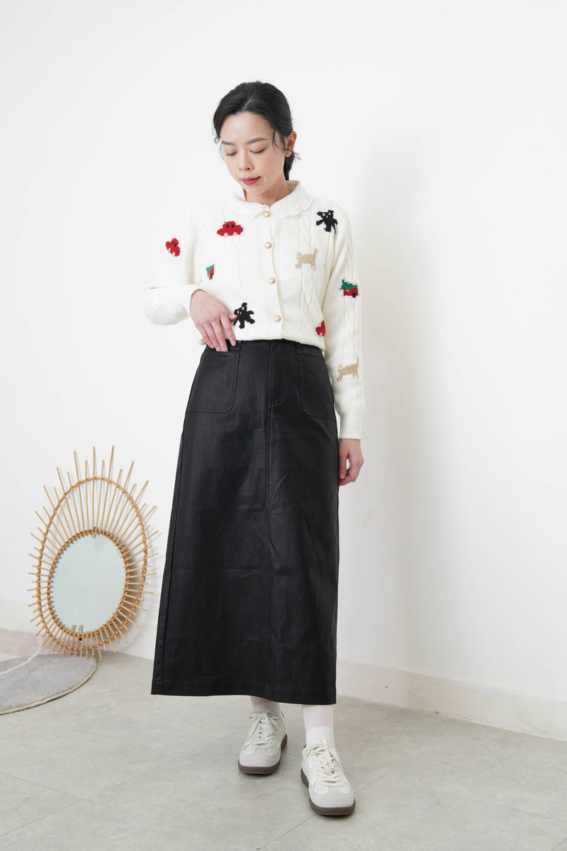 Black faux leather skirt in h cut