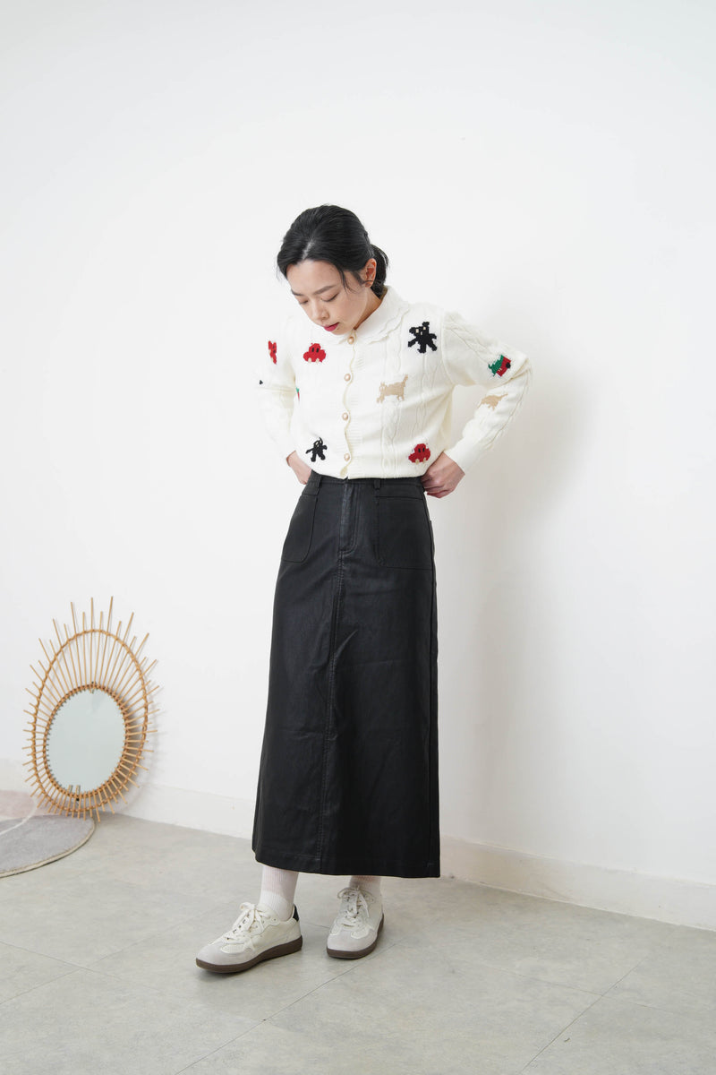 Black faux leather skirt in h cut